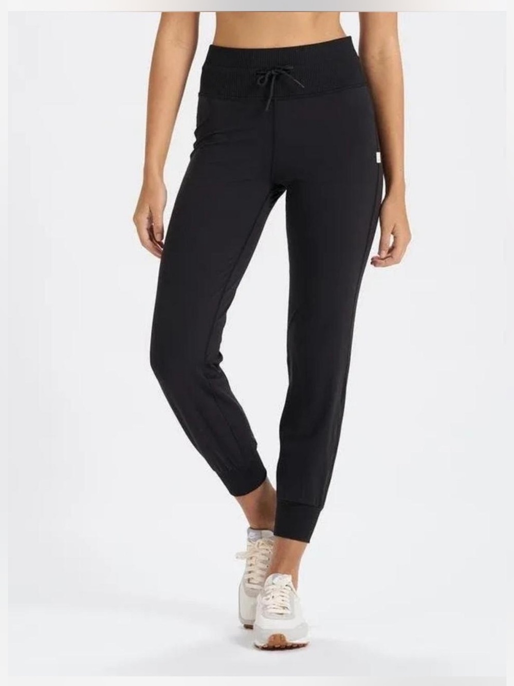 Vuori Women’s Daily Jogger in Black